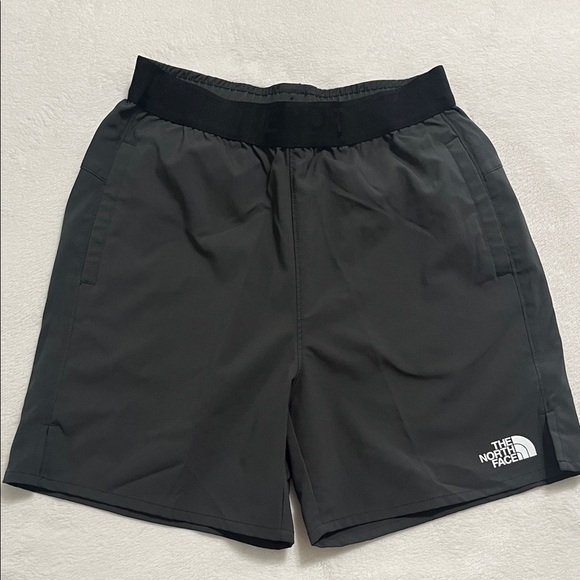 The North Face boys Charcoal Athletic Shorts - Picture 1 of 8